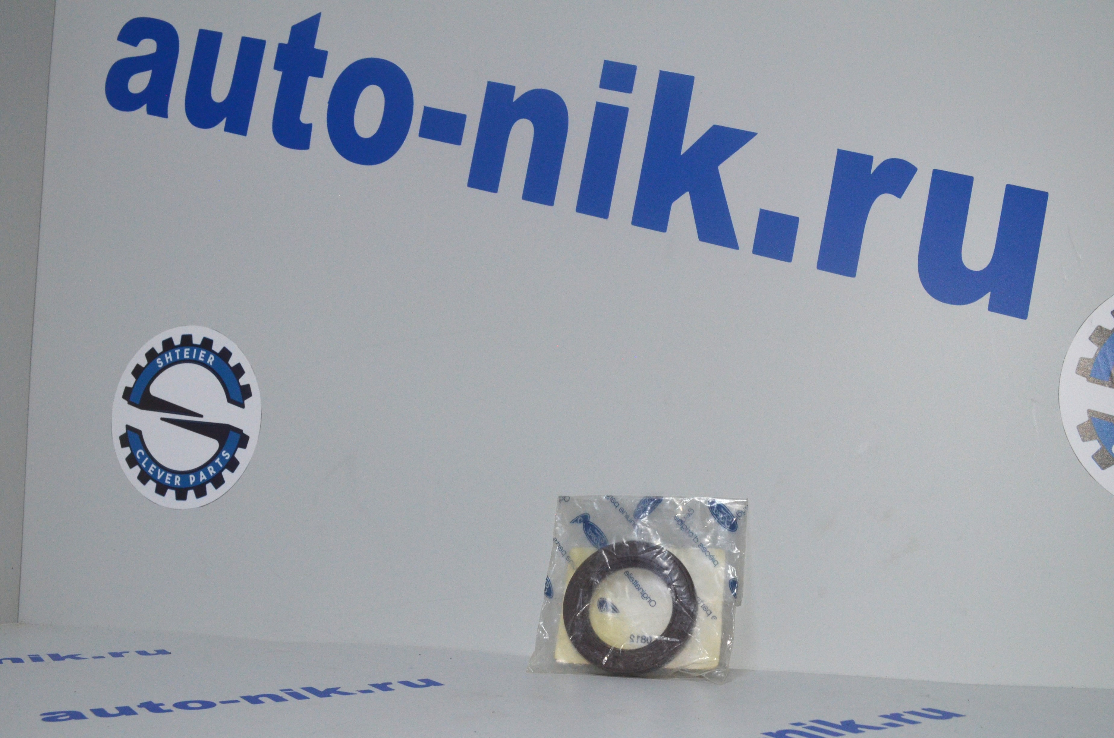 Сальник первичного вала КПП МТ82 Transit 06 - FORD 1311157