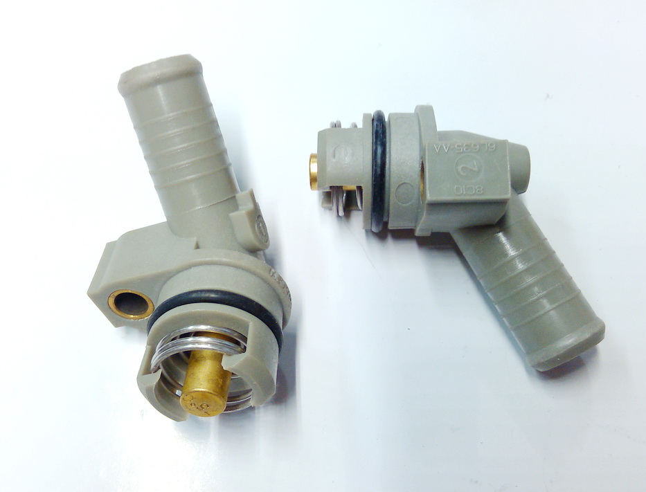 Термостат масляного радиатора (JMC) Transit 2.2 11/Boxer 3/Jumper 3 06-> 2.2 FORD JMC 1372333