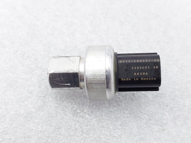 Датчик давления жидкости в системе кондиционирования Focus14/Mondeo 15/Transit 14 FORD 5471192