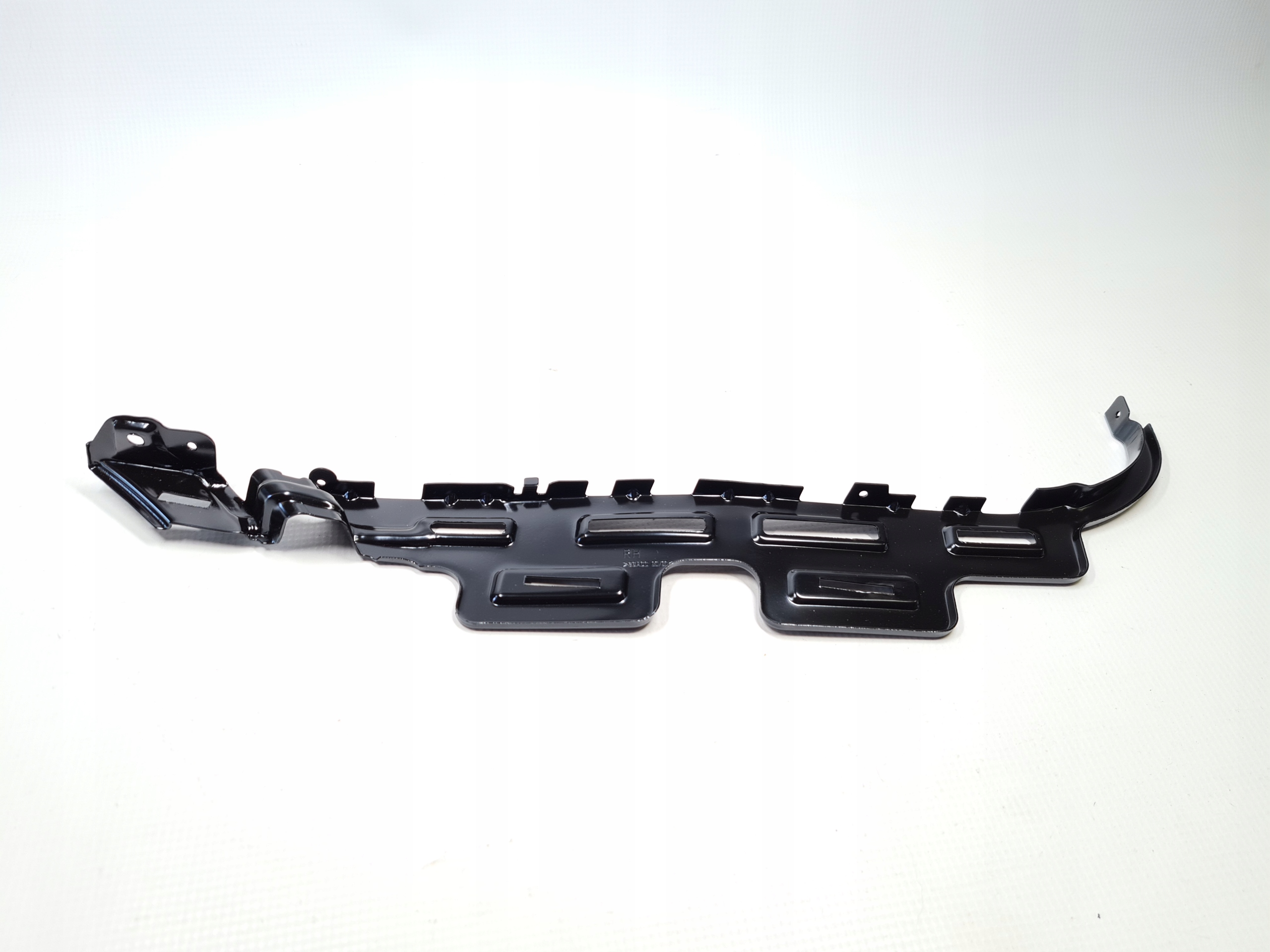 Кронштейн крепления бампера правый стальной крыла заднего KIA Sorento 09MY HYUNDAI 866782P000