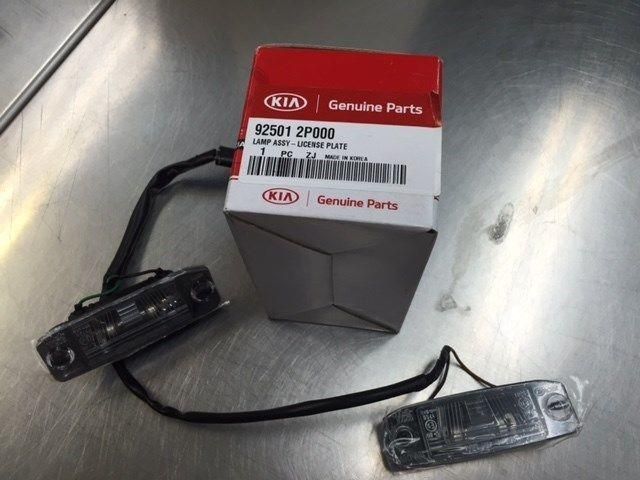 Фонарь подсветки номерного знака (к-кт 2шт) Kia Sorento 09>  HYUNDAI 925012P000